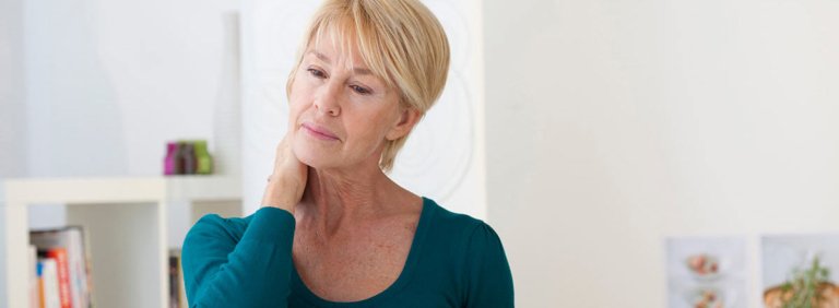 Faszienrolle für den Nacken – hilft sie gegen Nackenschmerzen?